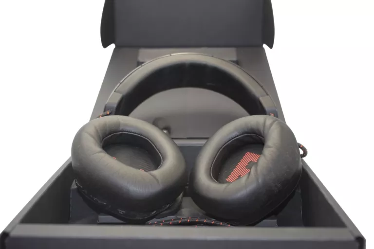 sluchawki-jbl-quantum-610-kpl-stan-11323-2