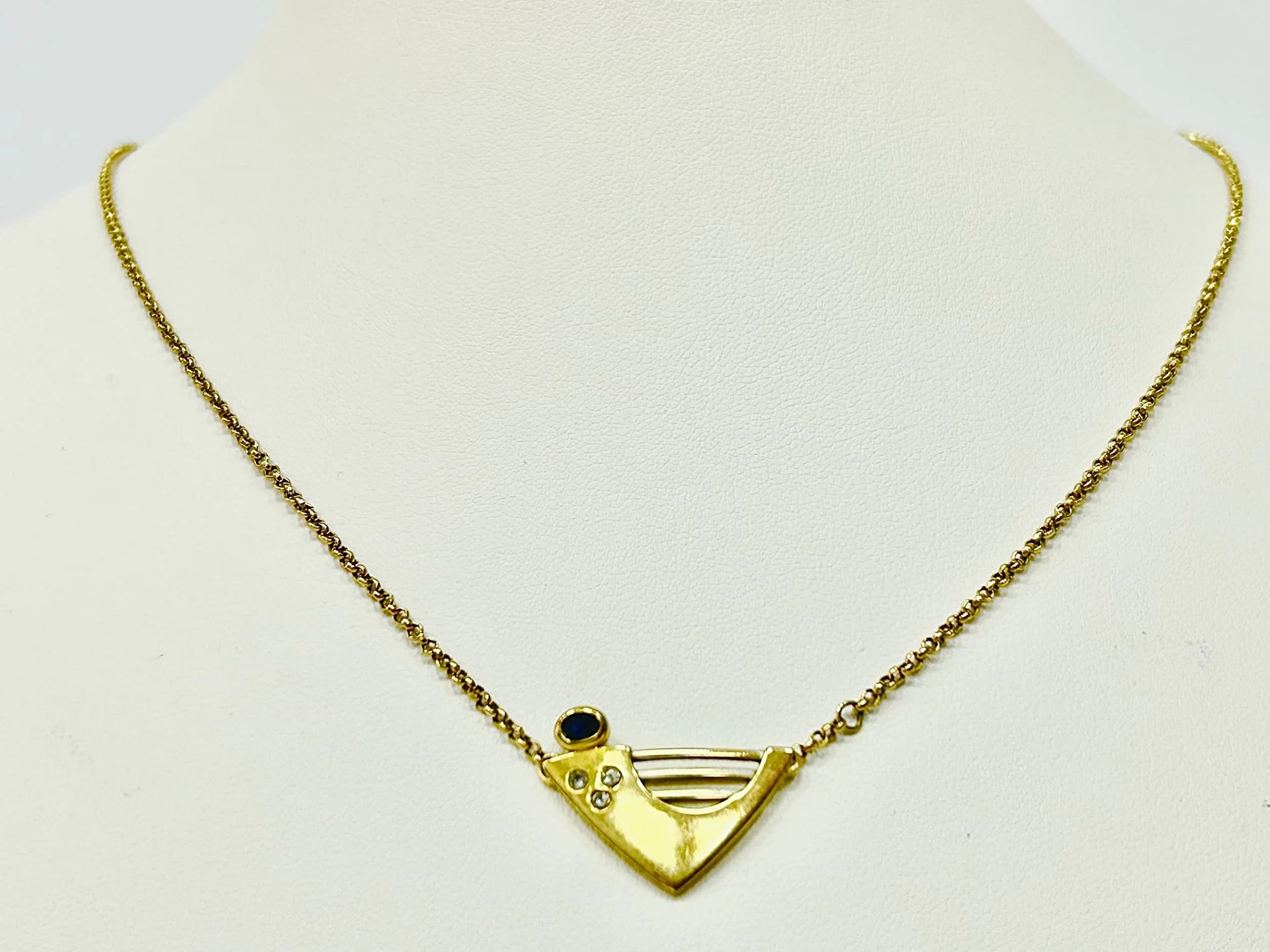 lancuszek-z-przywieszka-motyw-129129-246990