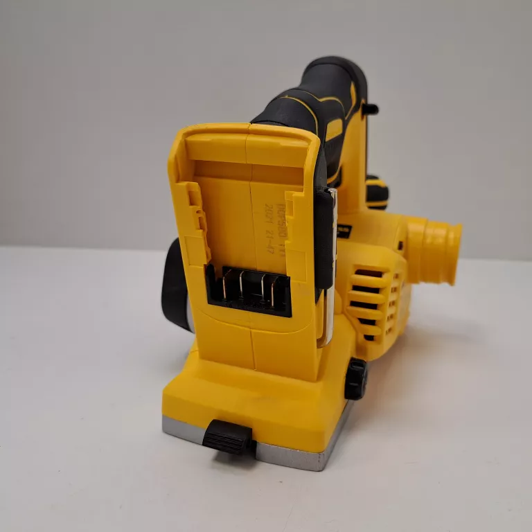 STRUG AKUMULATOROWY DEWALT DCP580