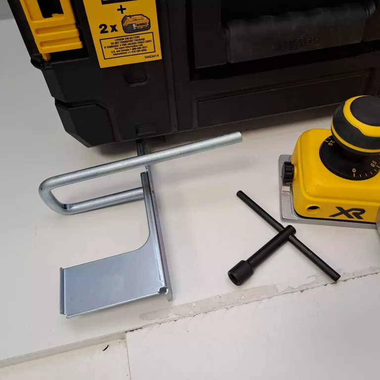 STRUG AKUMULATOROWY DEWALT DCP580