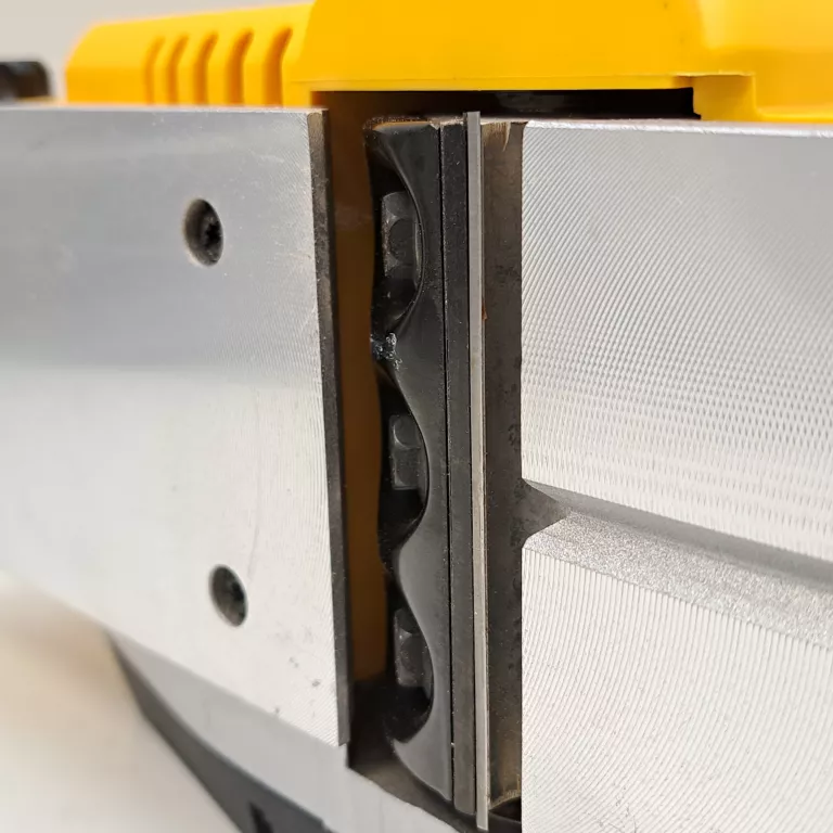 STRUG AKUMULATOROWY DEWALT DCP580