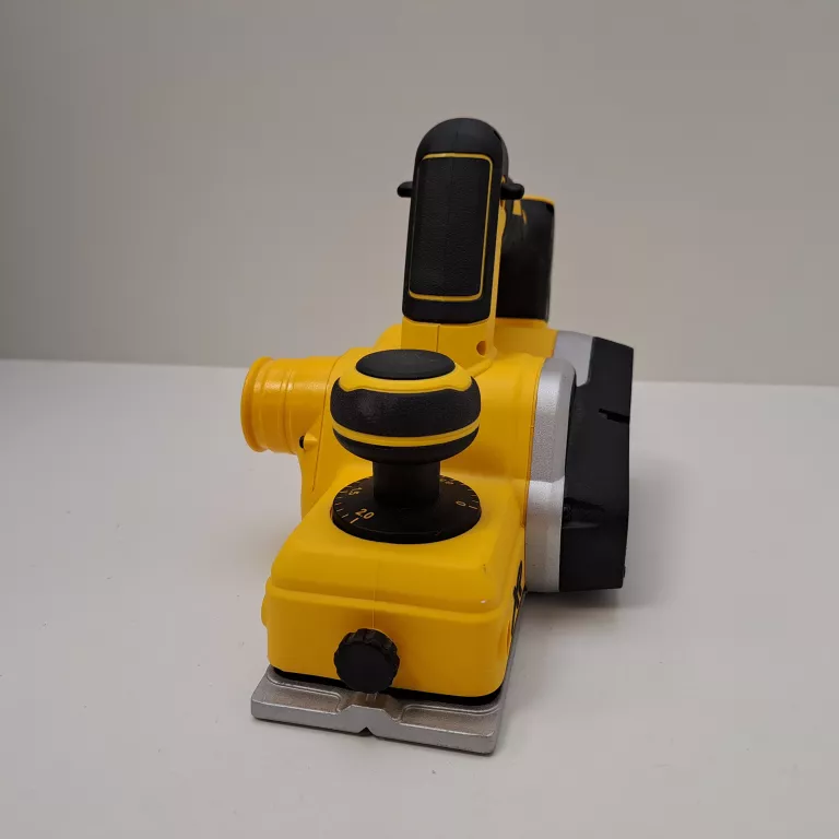 STRUG AKUMULATOROWY DEWALT DCP580