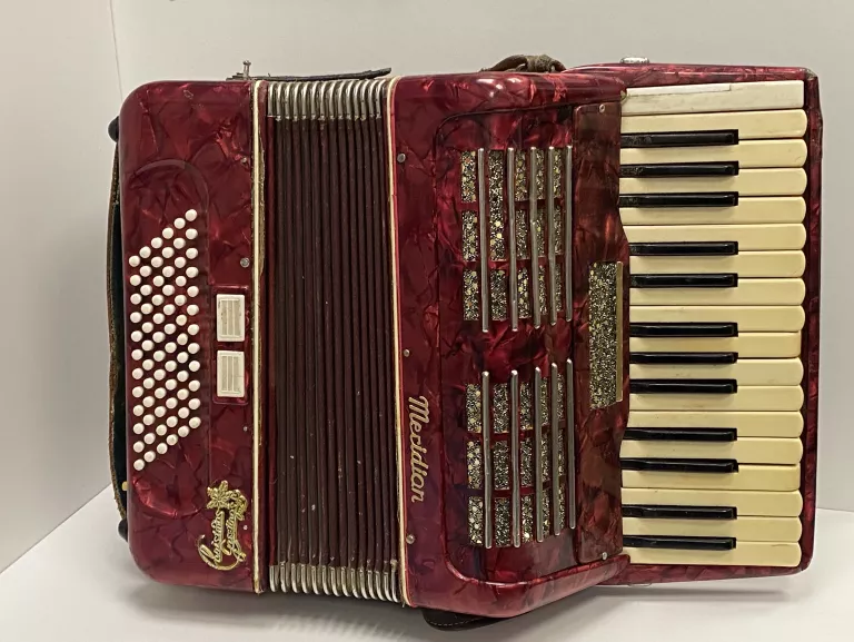 AKORDEON MERIDIAN 72  BASY