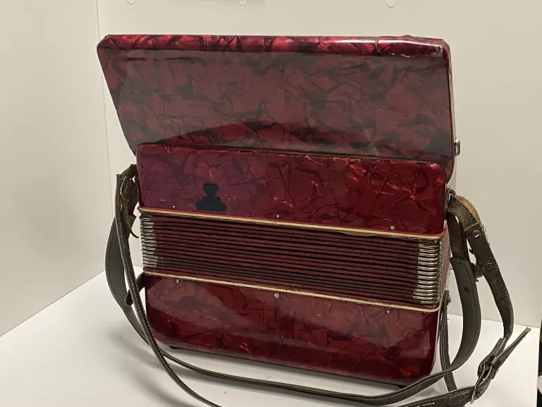 AKORDEON MERIDIAN 72  BASY