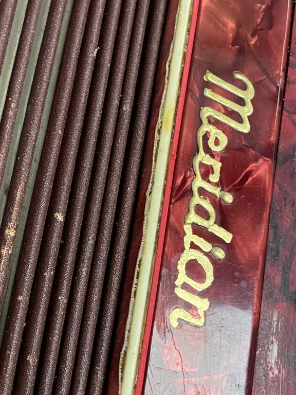 AKORDEON MERIDIAN 72  BASY