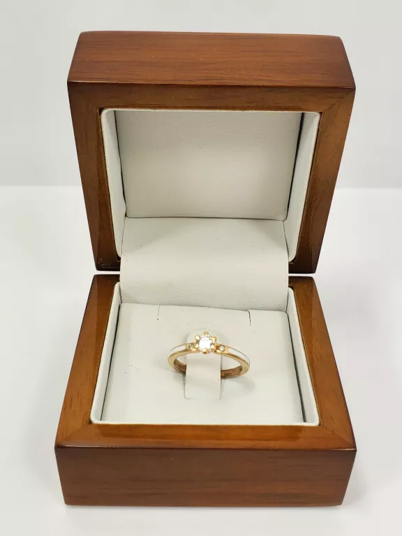 ZŁOTY PIERŚCIONEK BRYLANTY LEUKOSZAFIR 0,35 CT 375 R 5 1,81 G