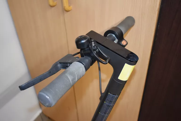 HULAJNOGA MI ELECTRIC SCOOTER ESSENTIAL
