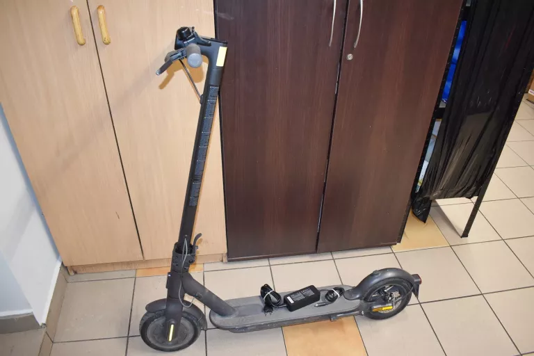 HULAJNOGA MI ELECTRIC SCOOTER ESSENTIAL