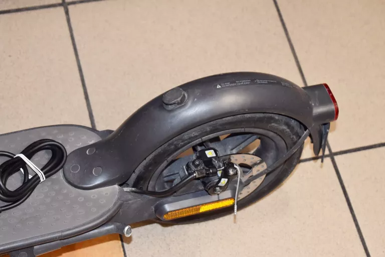 HULAJNOGA MI ELECTRIC SCOOTER ESSENTIAL