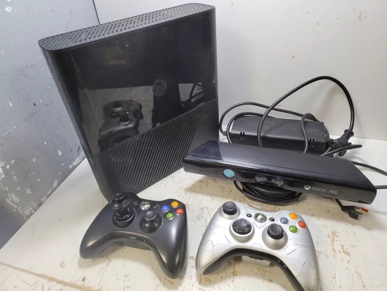 KONSOLA XBOX 360 320GB +KINECT, PADY, ZAS