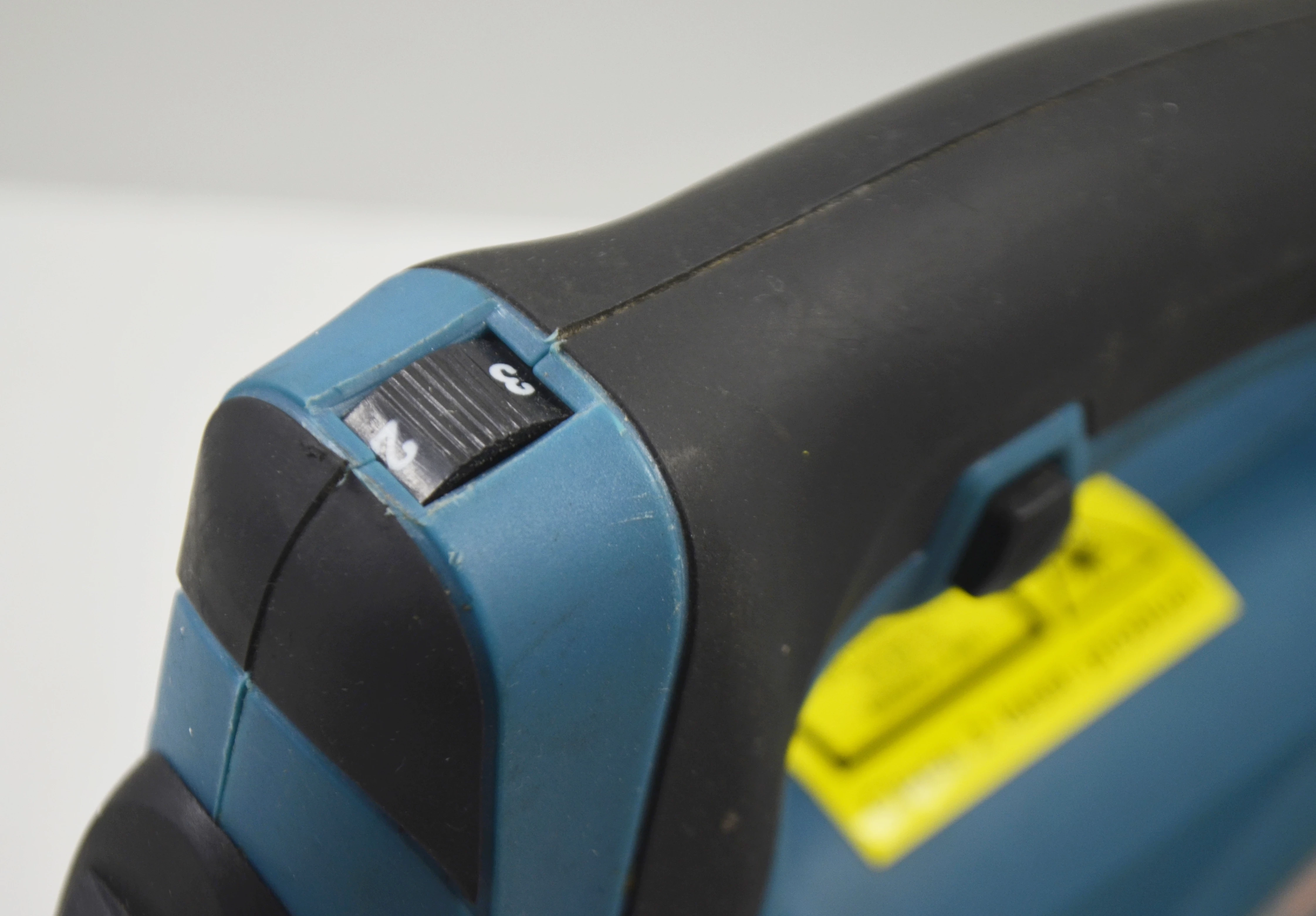 wyrzynarka-black-1400w-mocowanie-brzeszczotu-205041-222245