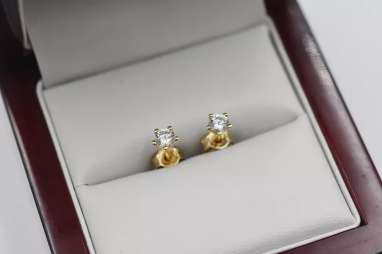 ZŁOTE KOLCZYKI Z CYRKONIAMI - 14K 585 - 0,93G SZTYFT