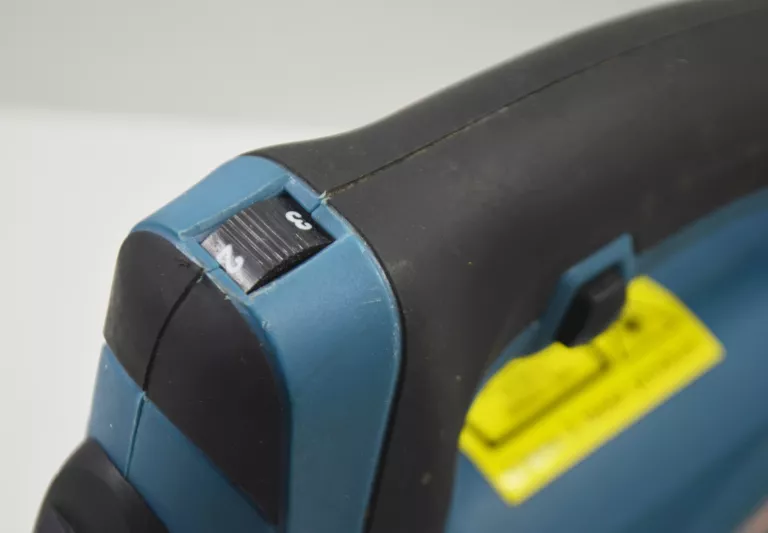 wyrzynarka-black-1400w-mocowanie-brzeszczotu-205041-222245