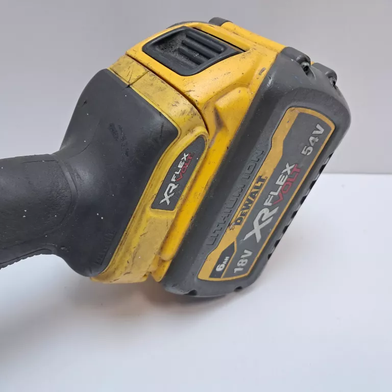 SZLIFIERKA KĄTOWA DEWALT DCG418