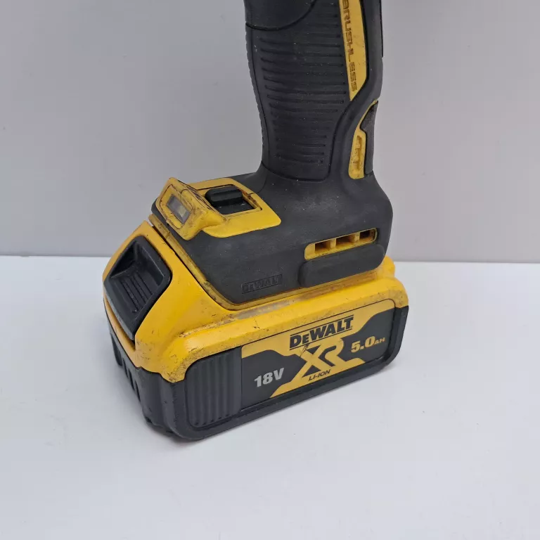 KLUCZ DEWALT DCF897