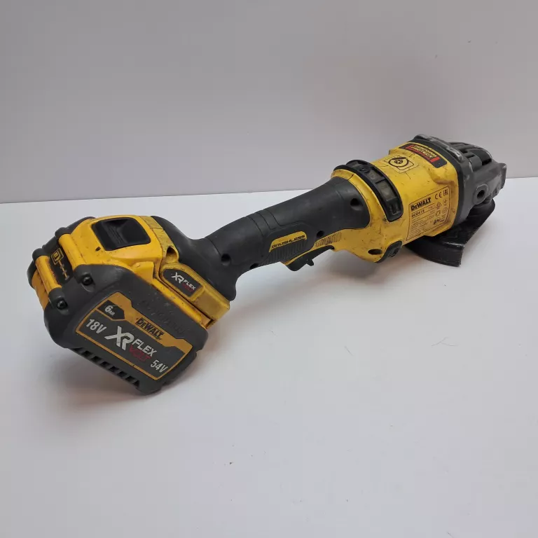 SZLIFIERKA KĄTOWA DEWALT DCG418