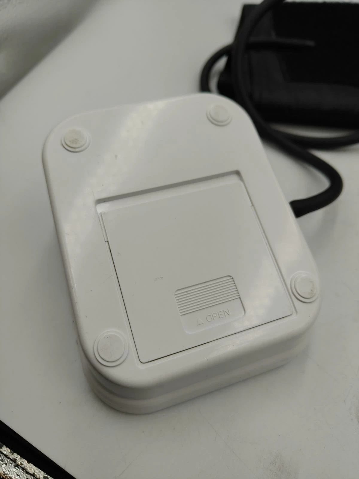 cisnieniomierz-naramienny-bialy-ean-gtin-5908455470230