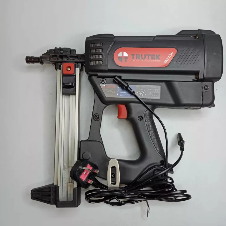 osadzak-gazowy-trutek-tgtc38-w-walizce-maksymalna-dlugosc-gwozdzizszywek-40