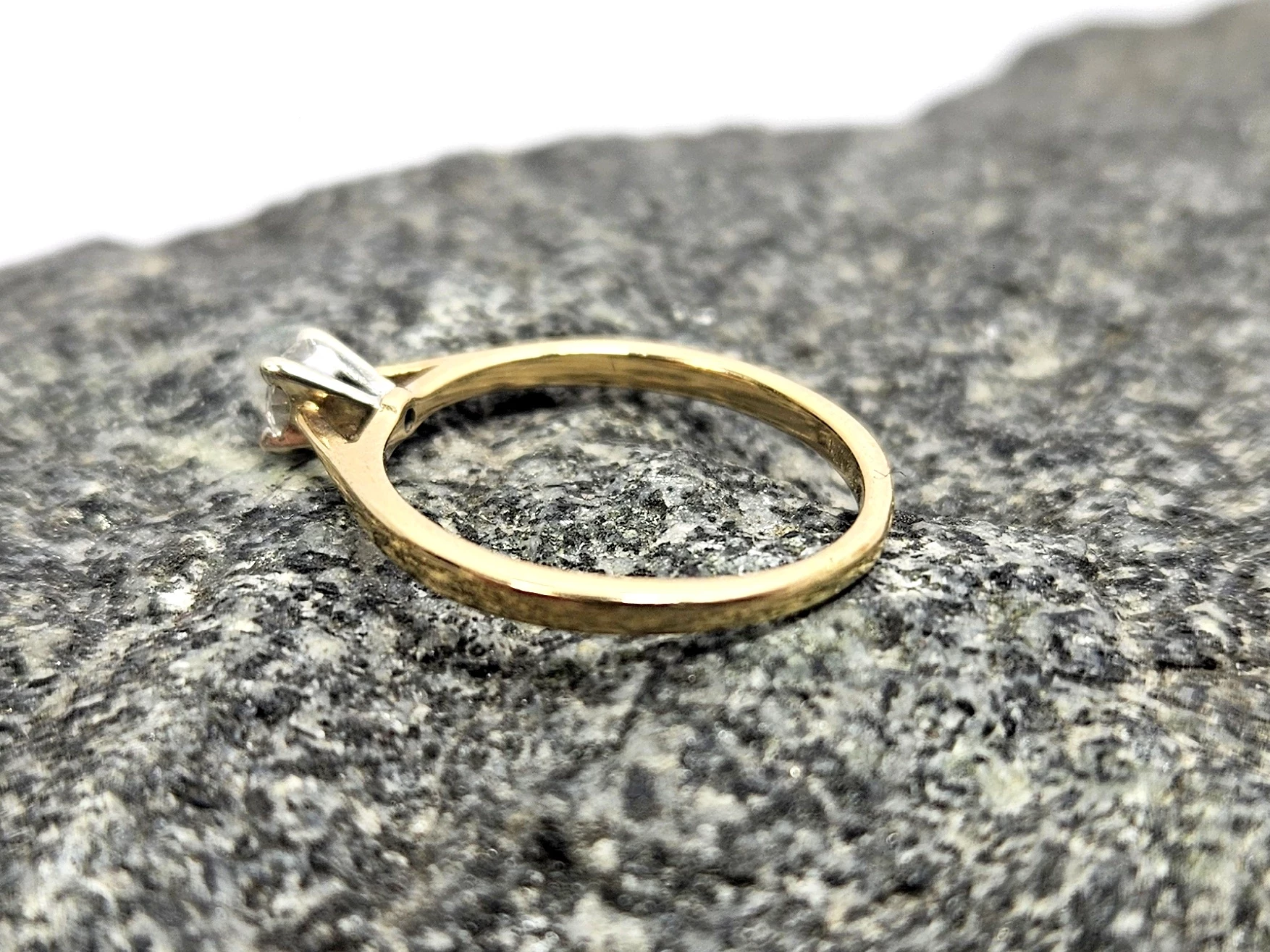 zloty-pierscionek-diament-018ct-585-129g-r8-kamien-17088-128