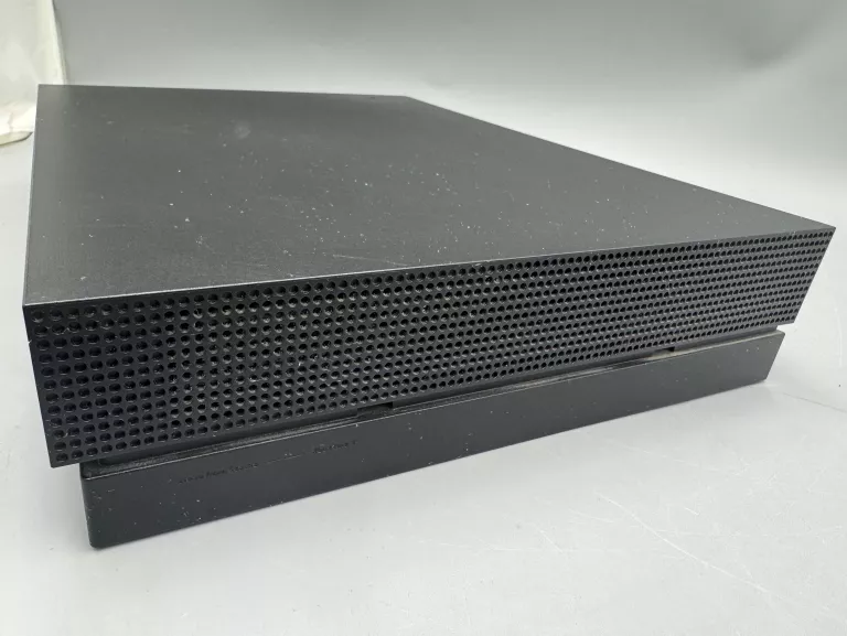 KONSOLA  KONSOLA XBOX ONE X 1787/PAD/GRA