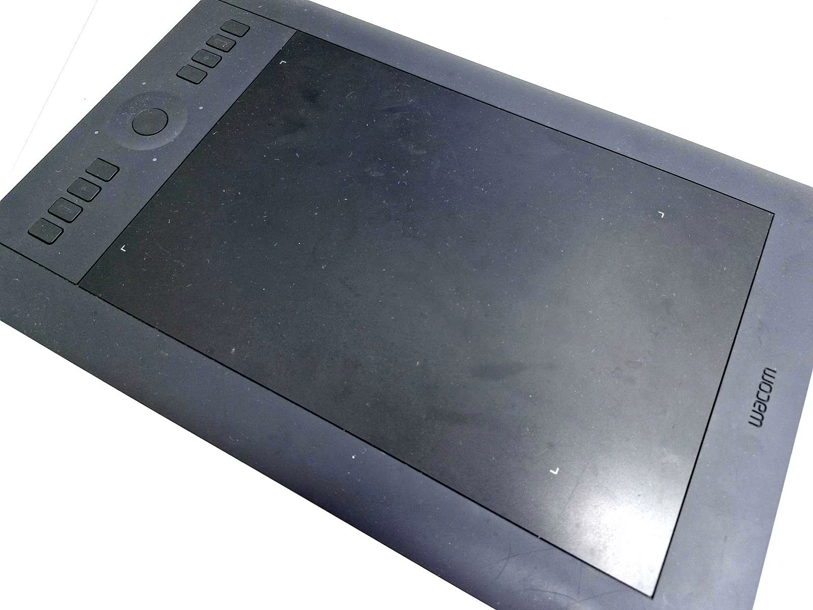 intuos-pro-medium-tablet-graficzny-dla-profesjonalistow-zawiera-baterie-250685-2006716