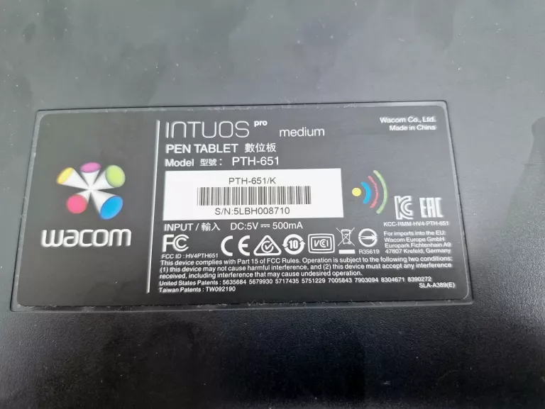 intuos-pro-medium-tablet-graficzny-dla-profesjonalistow-product-id-e0ac924d-a480-4fc2-a9ac-024d79fcac39