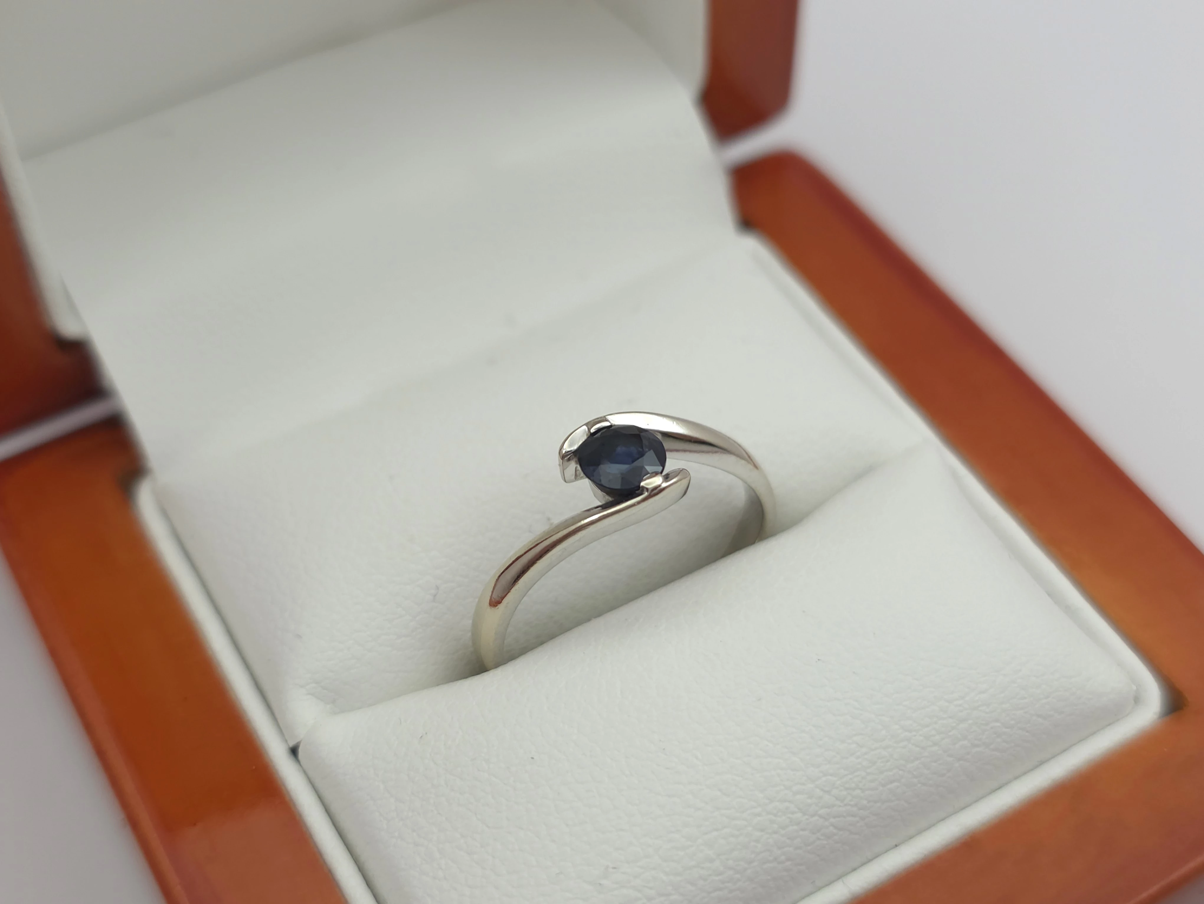 pierscionek-z-bialego-zlota-585-14k-r13-189g-stan-11323-2