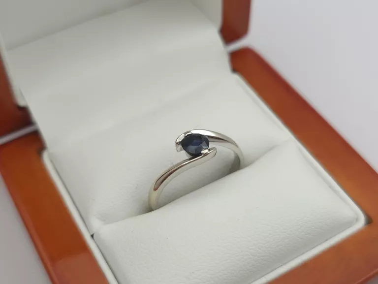 pierscionek-z-bialego-zlota-585-14k-r13-189g-stan-11323-2