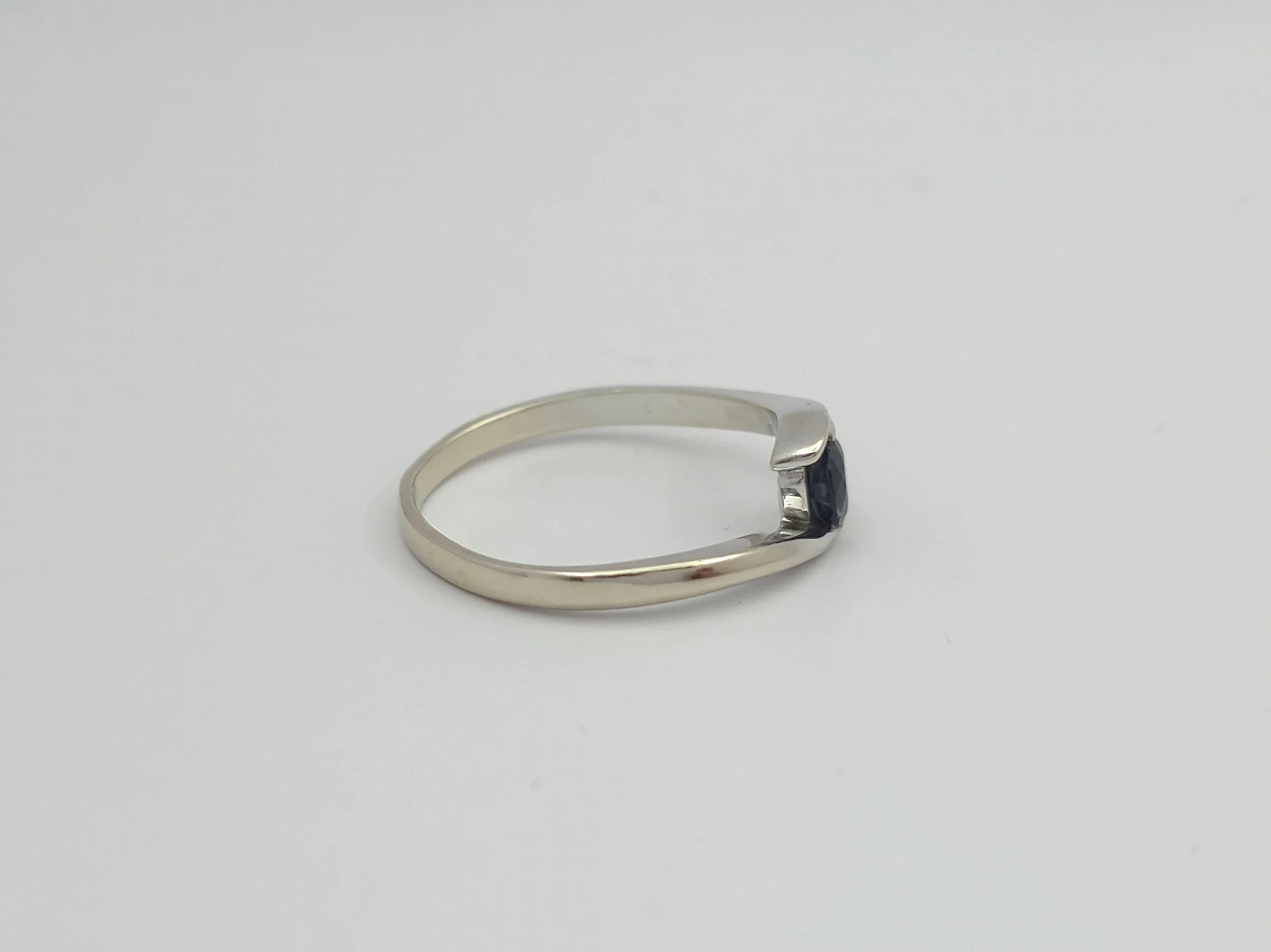 pierscionek-z-bialego-zlota-585-14k-r13-189g-kamien-17088-128