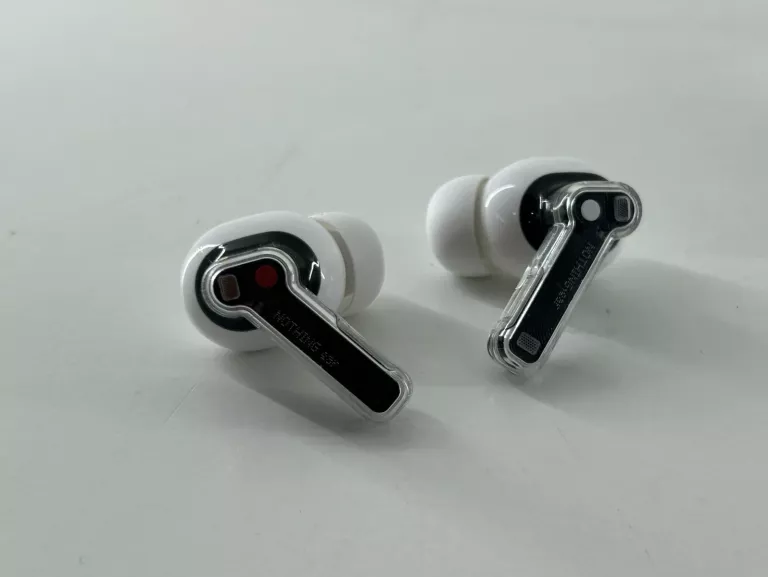 SŁUCHAWKI NOTHING EAR 2 ETUI