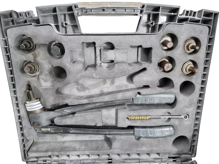 zaciskarka-kielichujaca-praska-rehau-maksymalna-srednica-szczek-3200