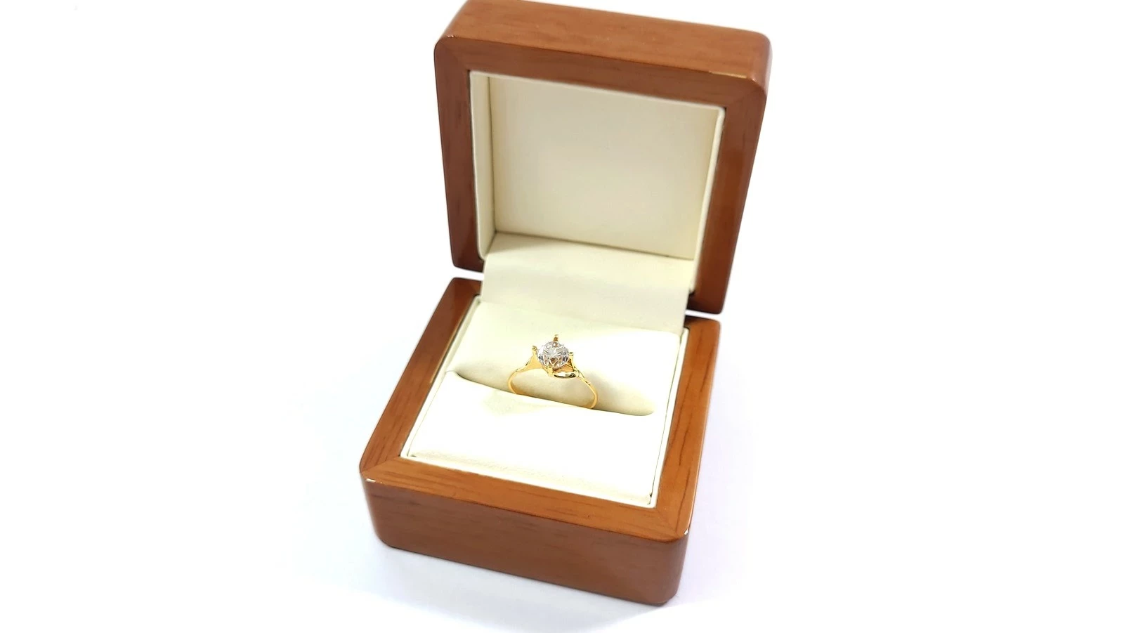 piekny-zloty-pierscionek-z-oczkiem-p585-168g-r10-ean-gtin-5904237344355