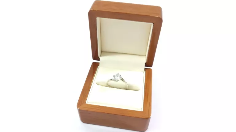 piekny-pierscionek-z-bialego-zlota-p333-194g-r13-ean-gtin-5906803582161