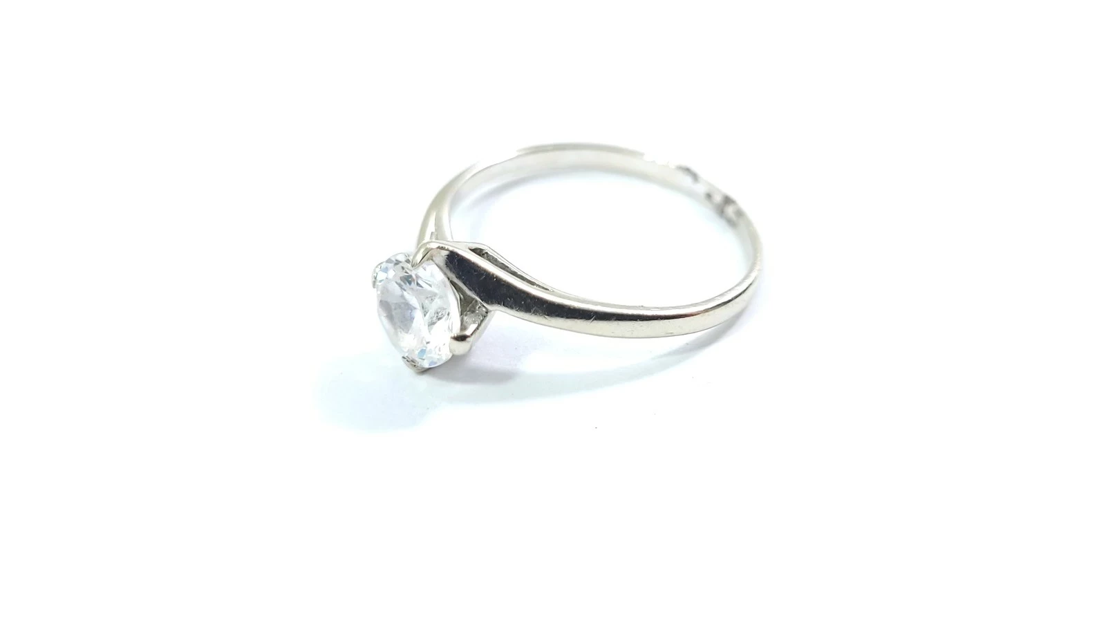 piekny-pierscionek-z-bialego-zlota-p333-194g-r13-stan-11323-2