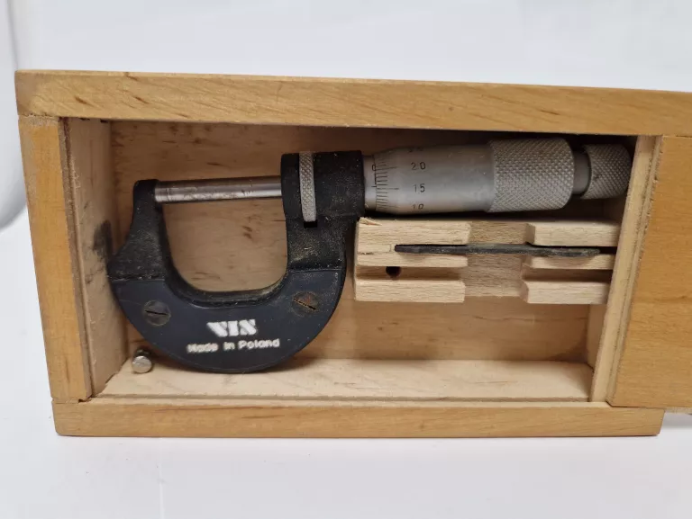 MIKROMETR VIS 0 25 W DREWNIANEJ SKRZYNECZCE