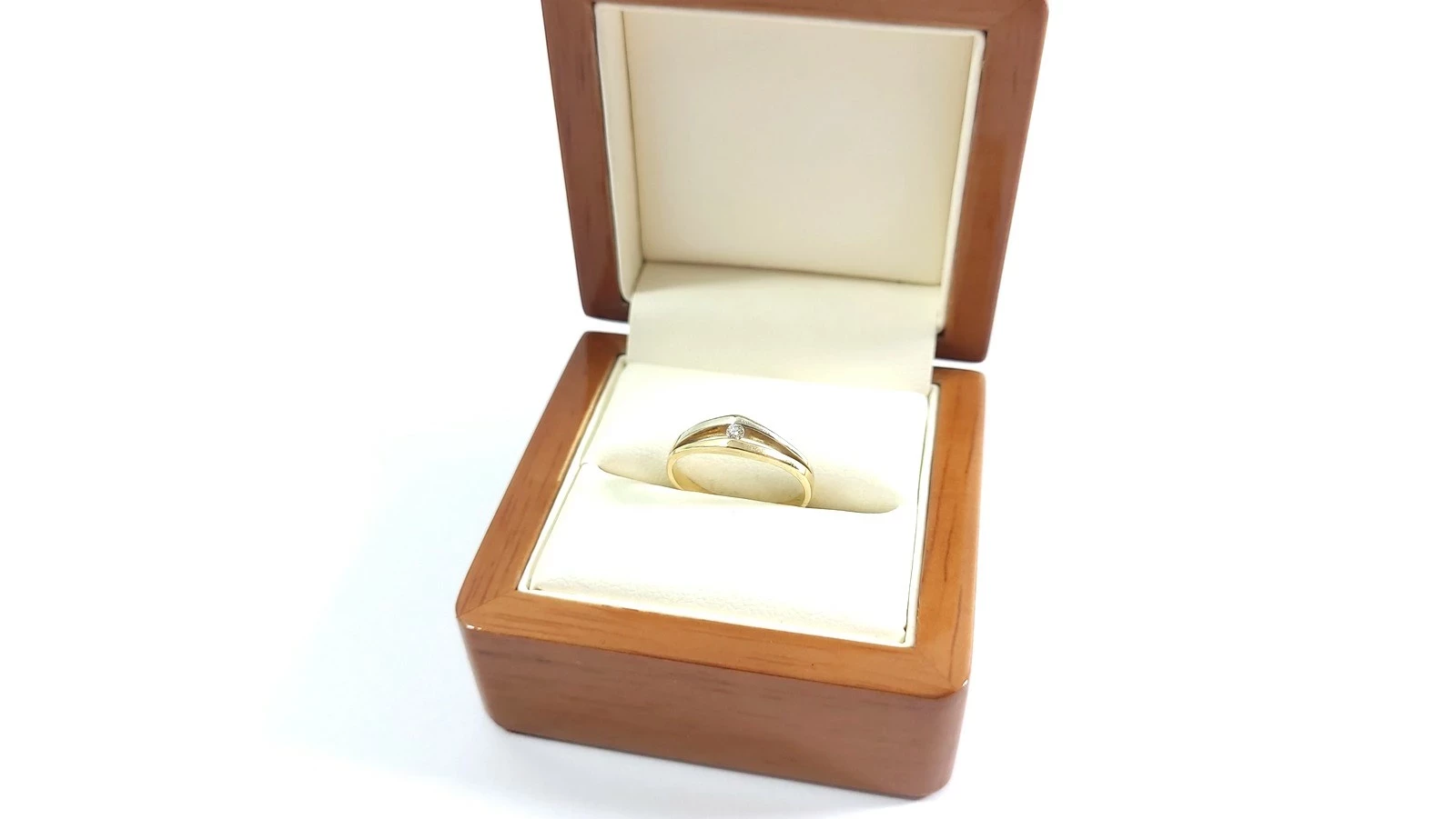 piekny-pierscionek-z-cyrkonia-p585-189g-r11-ean-gtin-5903772053586