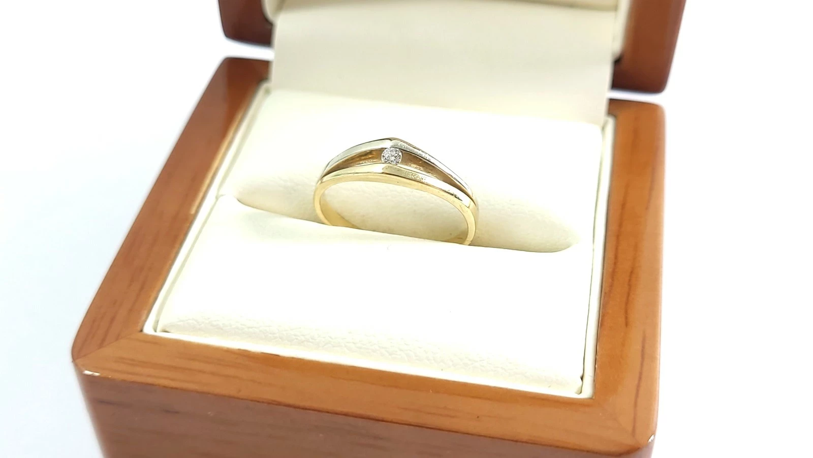 piekny-pierscionek-z-cyrkonia-p585-189g-r11-kosciuszki-23b-malbork