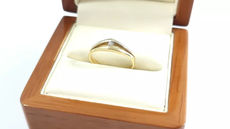 piekny-pierscionek-z-cyrkonia-p585-189g-r11-kosciuszki-23b-malbork