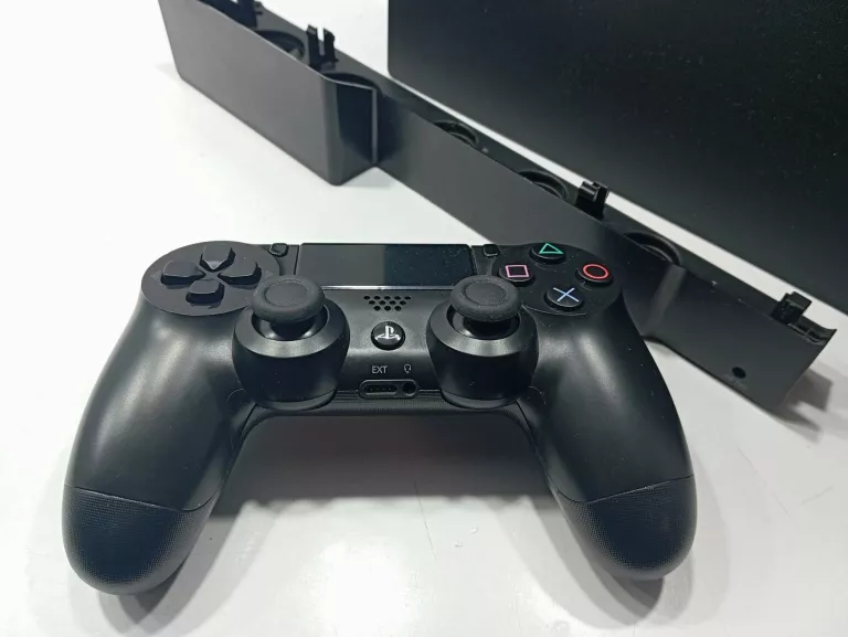 KONSOLA PS4 PRO 1 PAD