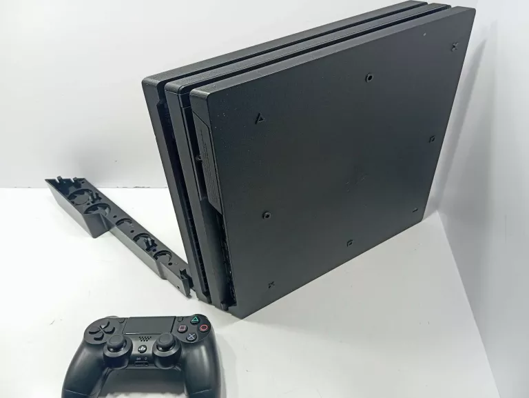 KONSOLA PS4 PRO 1 PAD