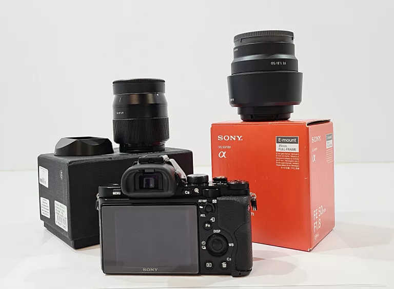 APARAT SONY A7 OBIEKTYW SONY FE 1.8/50 OBIEKTYW TTARTISAN AF 1.8/35