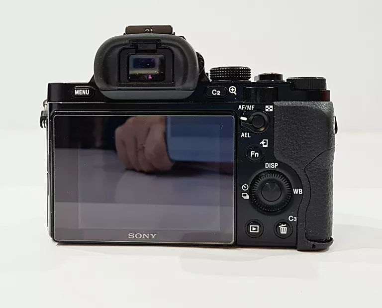 APARAT SONY A7 OBIEKTYW SONY FE 1.8/50 OBIEKTYW TTARTISAN AF 1.8/35