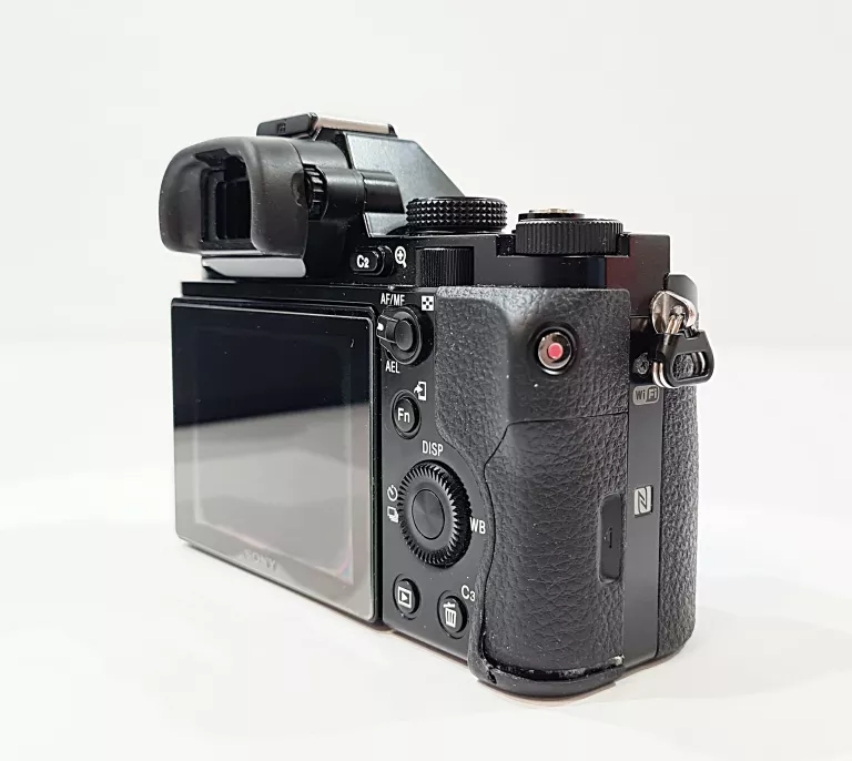 APARAT SONY A7 OBIEKTYW SONY FE 1.8/50 OBIEKTYW TTARTISAN AF 1.8/35