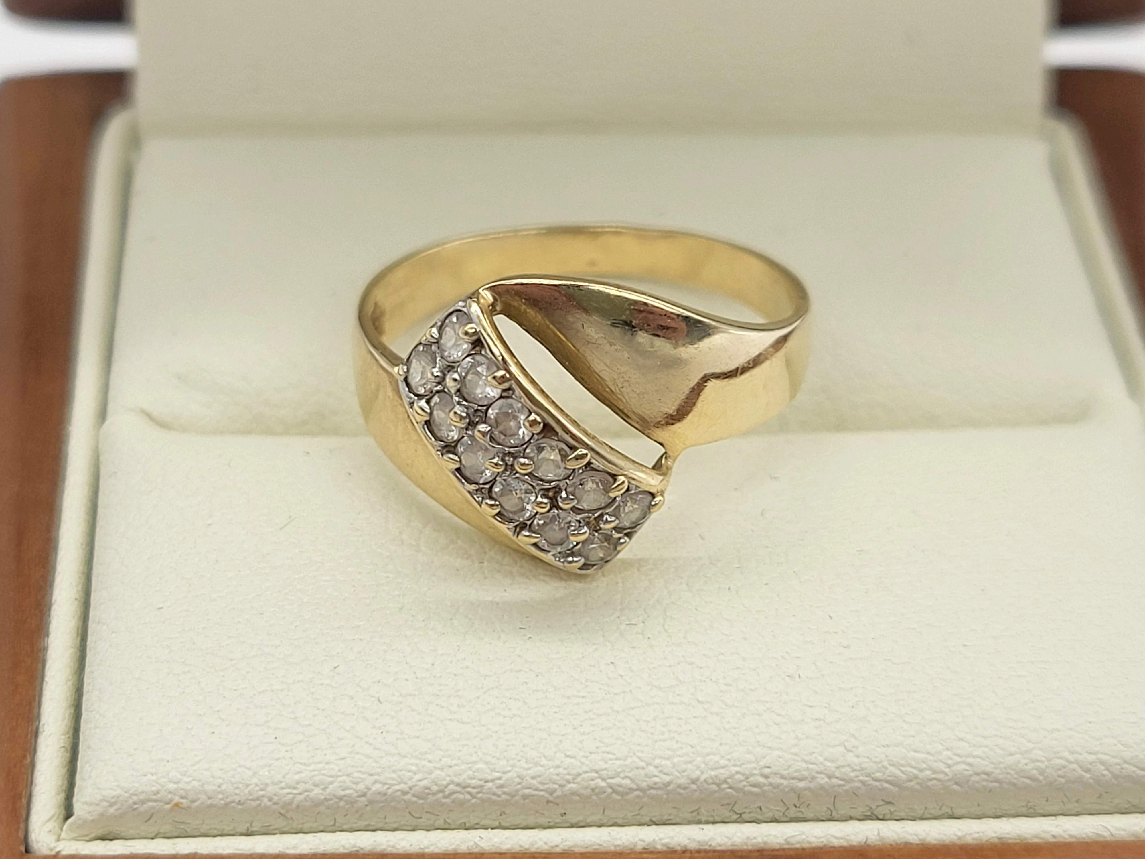 piekny-zloty-pierscionek-z-kamieniami-259g585r14-kamien-17088-4194304