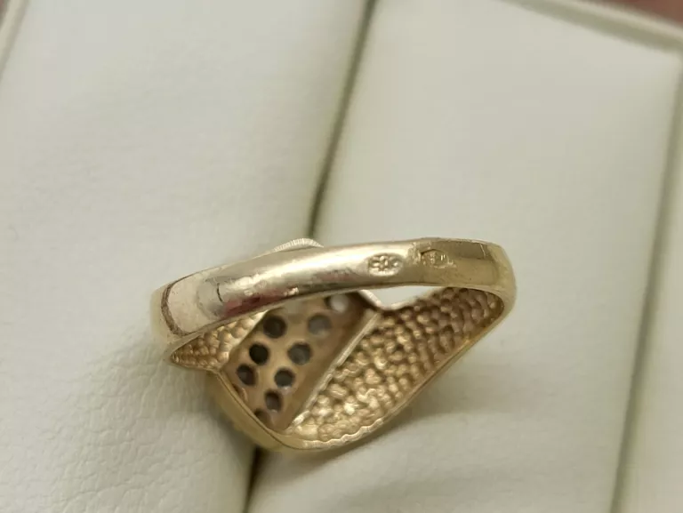 PIĘKNY ZŁOTY PIERŚCIONEK Z KAMIENIAMI 2.59G/585/R14