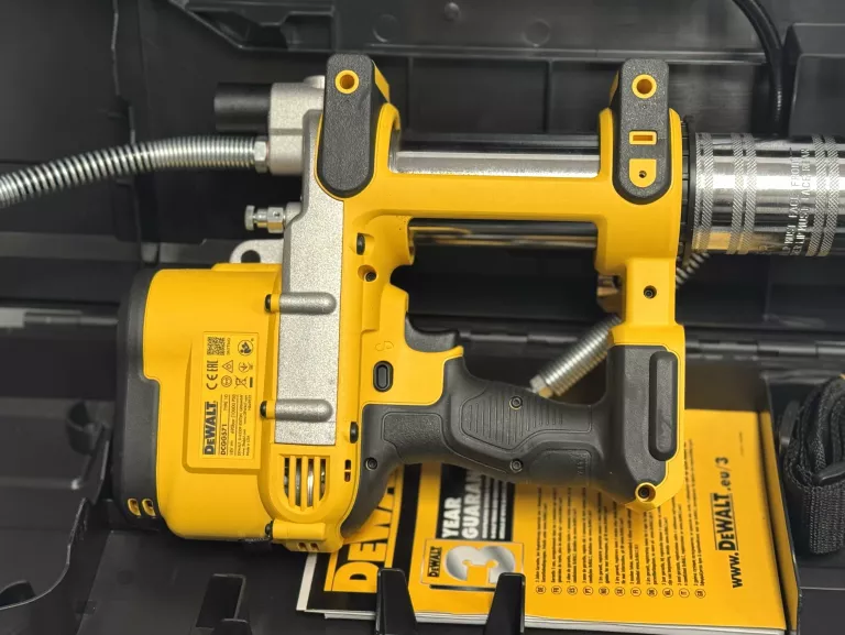 DEWALT DCGG571 18V XR 690BAR SMAROWNICA AKUMULATOROWA WALIZKA