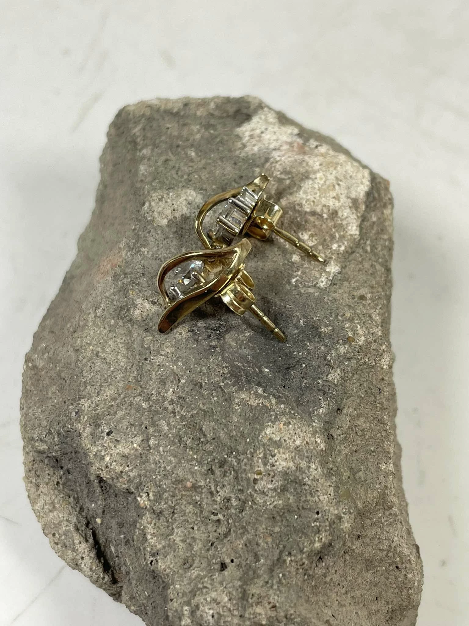 zlote-kolczyki-cyrkonia-sztyft-333-158g-motyw-129129-246990