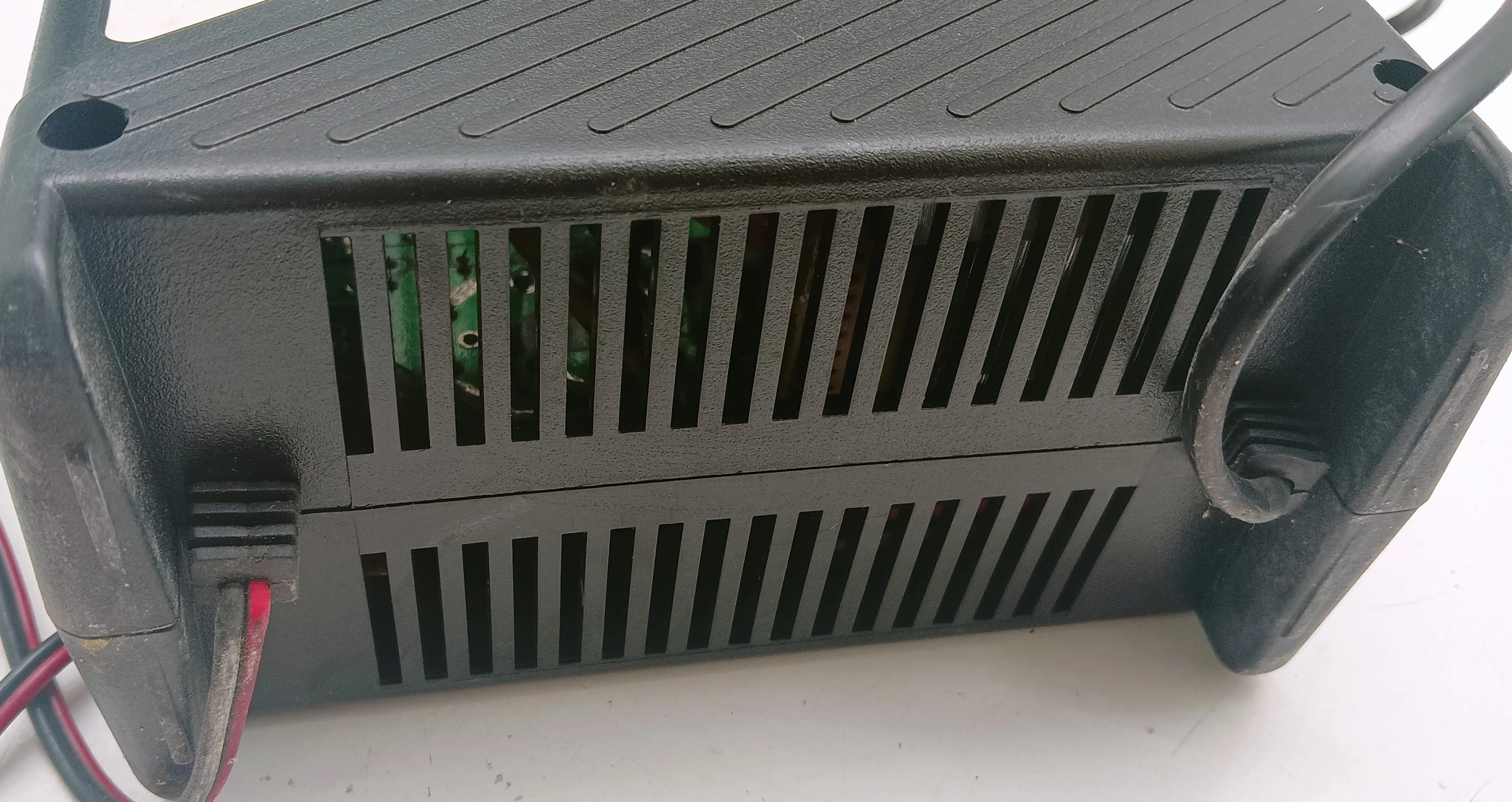 prostownik-carcommerce-hb-1204-gs-12v-4a-model-hb-1204-gs