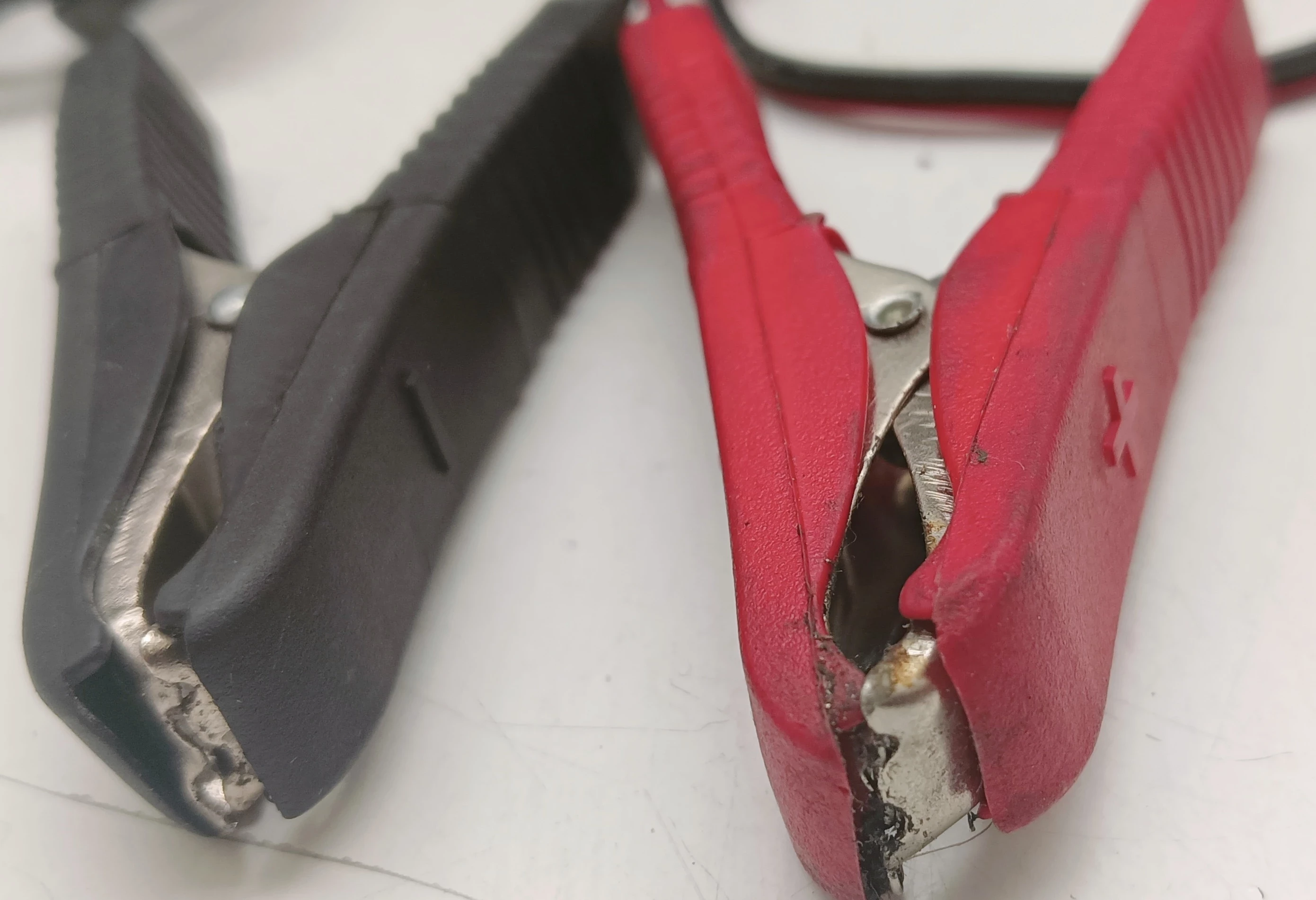 prostownik-carcommerce-hb-1204-gs-12v-4a-ean-gtin-5901225428769