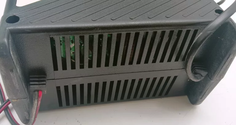 prostownik-carcommerce-hb-1204-gs-12v-4a-model-hb-1204-gs